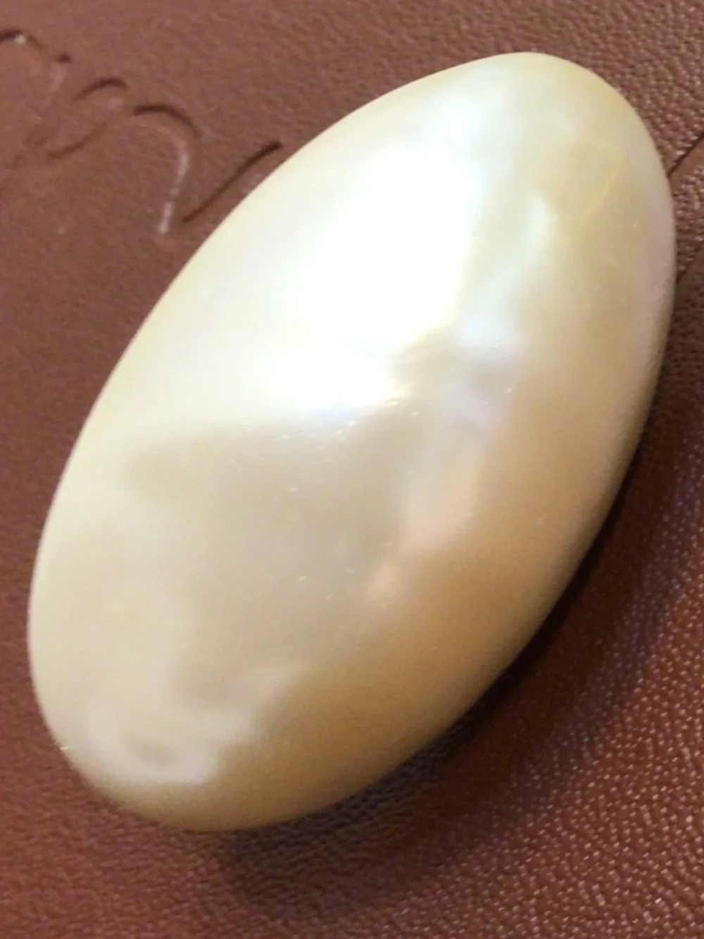 Vintage Cream-colored Acrylic/Lucite Faux Pearl Oval Screw Back Clip-on Earrings